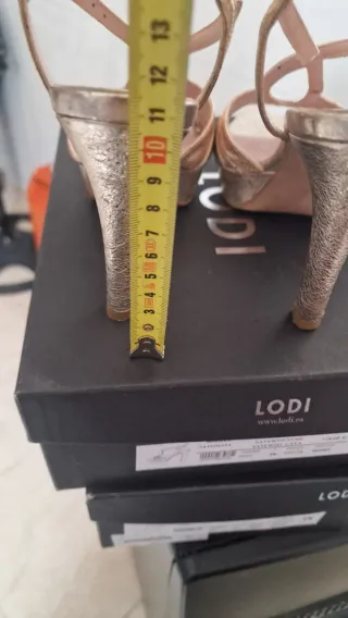 Zapatos de tacón LODI dorados y plateados