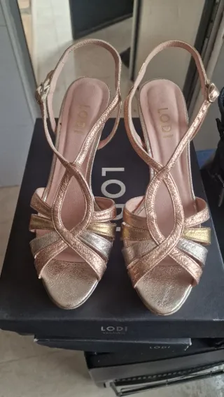 Zapatos de tacón LODI dorados y plateados
