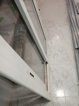 Ventana aluminio con tapa cajón 158 alto 104 ancho