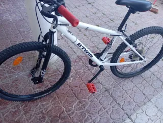 Bicicleta B-Twin Rockrider Blanca