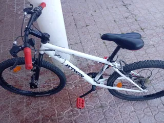 Bicicleta B-Twin Rockrider Blanca