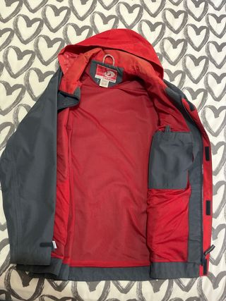 Anorak Tribord gris y rojo