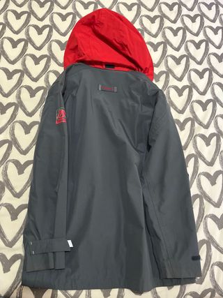 Anorak Tribord gris y rojo