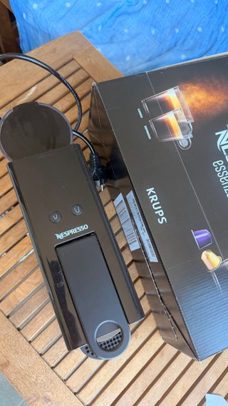 Cafetera Nespresso Essenza Mini Krups Negra