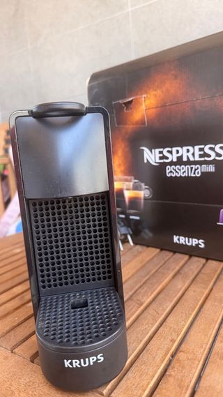Cafetera Nespresso Essenza Mini Krups Negra