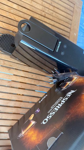 Cafetera Nespresso Essenza Mini Krups Negra