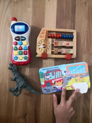 Lote 7 juguetes:dinosaurio, puzzle, bilingüe y más
