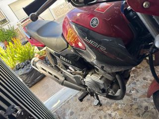 Yamaha YBR125 Naked Roja 2017