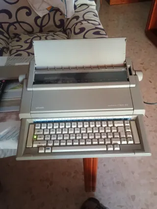 Máquina de escribir Olivetti Lettera E501-II