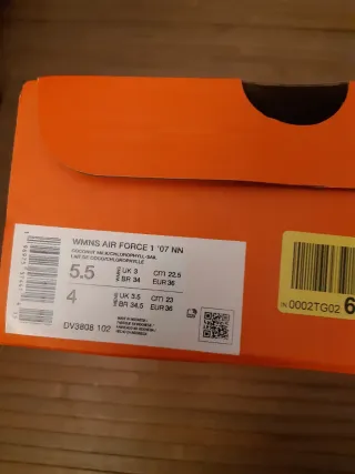 NIKE. CAJA DE ZAPATILLAS DEPORTIVAS