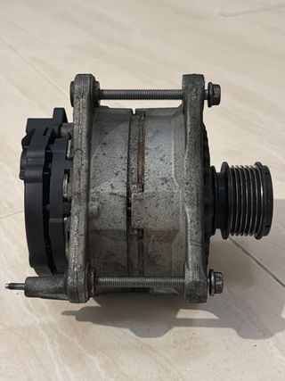 Alternador para 1.9TDI. BOSCH 038903023L