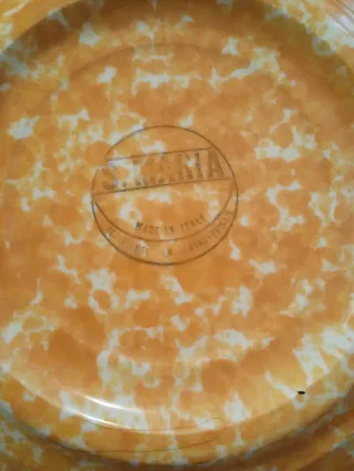 Ciotola in ceramica arancione e bianca