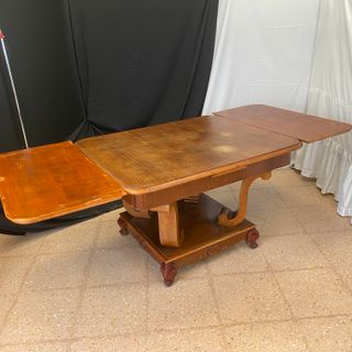 Mesa comedor extensible de madera talla decorativa