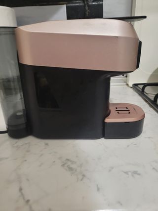 Cafetera color rosa y gris