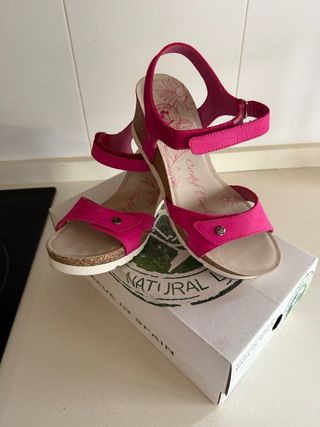 Sandalias Panama Jack rosas y beige