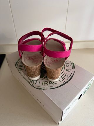 Sandalias Panama Jack rosas y beige