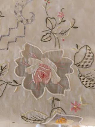 Tovaglia lino ricamata 12 persone. Vintage