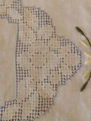 Tovaglia lino ricamata 12 persone. Vintage