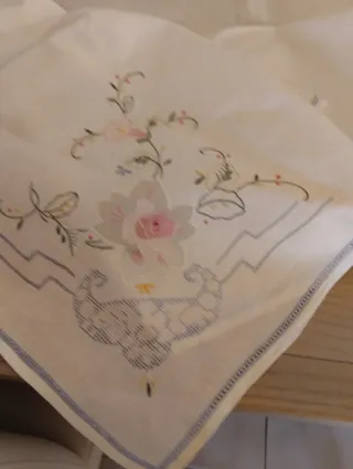 Tovaglia lino ricamata 12 persone. Vintage