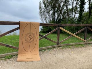 Esterilla de yoga de corcho con Om