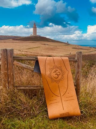 Esterilla de yoga de corcho con Om