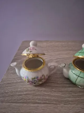 Lote 4 cajitas porcelana teteras decoradas y mas.