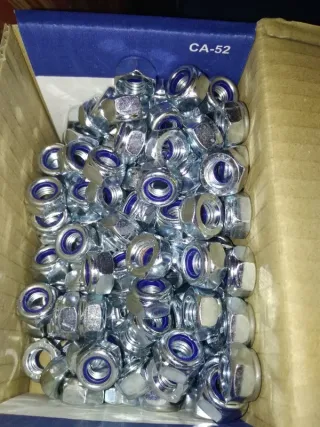 scatola 200 Dadi Autobloccanti c8-m10 (10 disp)