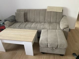 Sofá y mesa auxiliar beige/gris