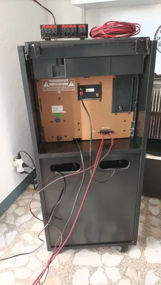 Equipo de música Philips con mueble