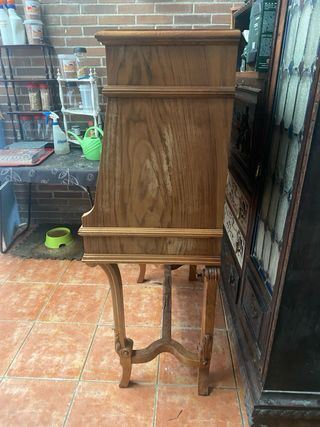 Escritorio antiguo de madera