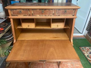 Escritorio antiguo de madera