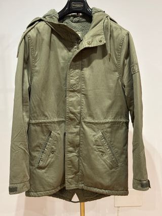 Parka verde con capucha