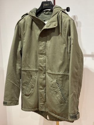 Parka verde con capucha