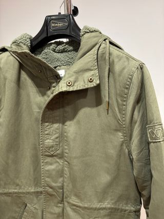 Parka verde con capucha