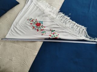 Mantón Chulapa Blanco Bordado Flores