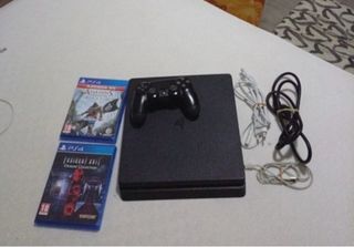 PS4 Slim Negra + 2 Juegos