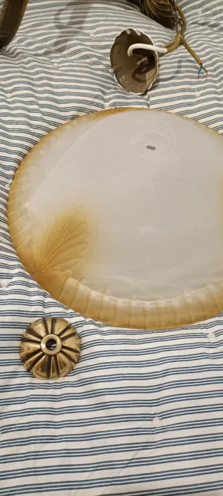 Lámpara de salón/comedor dorada y beige