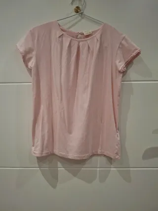Camiseta rosa con cuello redondo