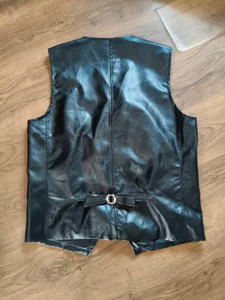 Chaleco de cuero negro