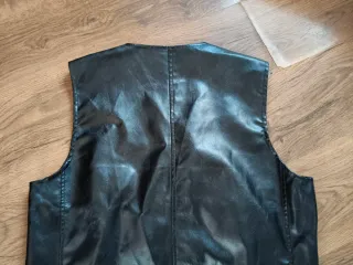 Chaleco de cuero negro