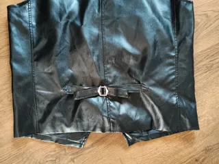Chaleco de cuero negro