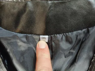 Chaleco de cuero negro