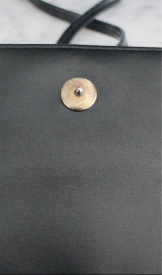 Pochette media dimensione in vernice nera