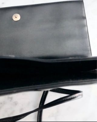Pochette media dimensione in vernice nera