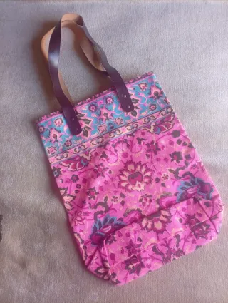 Bolso de tela estampado con asas de piel