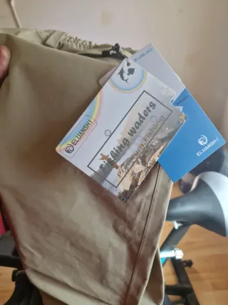 Pantalón de pesca nuevo con etiquetas