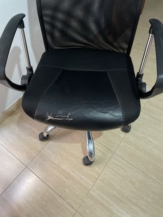 Sillón de oficina con 5 ruedas