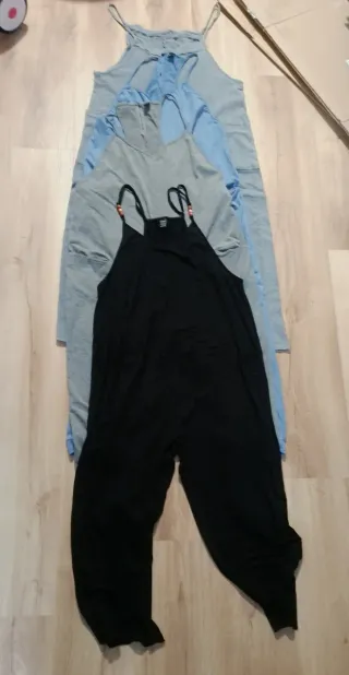 Monos de pantalón negros y azules