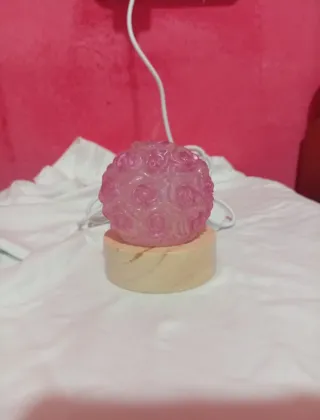 Lámpara de resina con diseño de flores