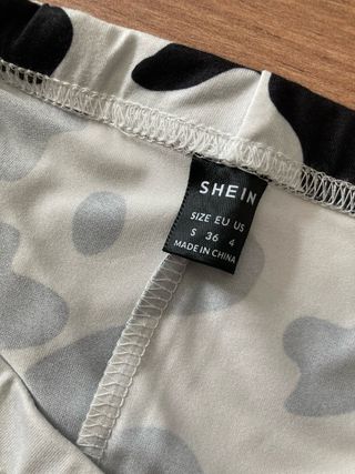 Mallas cortas con estampado de vaca talla S